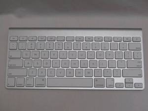 lot 256 image: Apple wireless keyboard