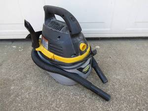 lot 272 image: Stinger wet dry vacuum