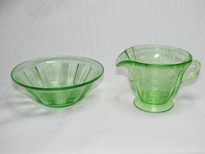lot 281 image: Uranium oxide glassware