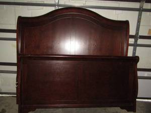 lot 284 image: Sleigh style bed head and foot board with side rails