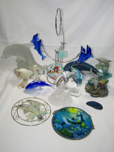 lot 291 image: Glass, Soap stone and more dolphin collectibles