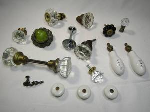 lot 296 image: Vintage and antique door and cabinet knobs