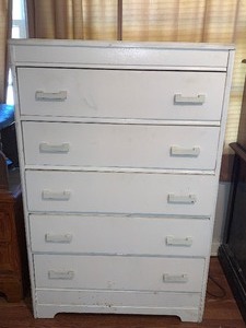 lot 3 image: Nice sturdy Chest drawers