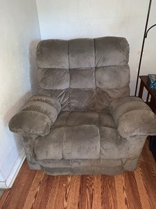 lot 51 image: Over size recliner