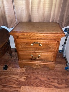 lot 9 image: Night stand