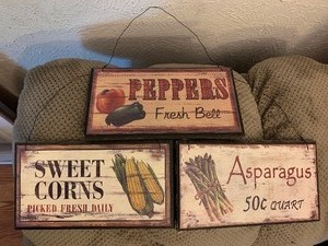 lot 30 image: Wall decor