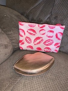 lot 35 image: Victoria secretbags