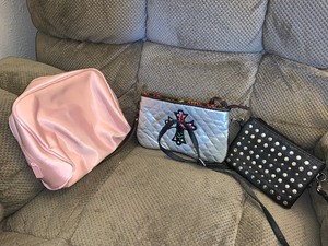 lot 36 image: pursebags