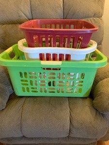 lot 44 image: Cloths baskets