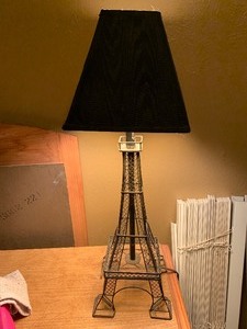 lot 74 image: Nice table top lamp    see pics