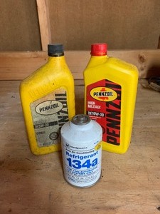 lot 137 image: Motor oilrefrigerant    see pics
