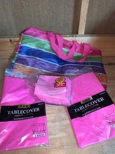 lot 146 image: Tableclothsnapkinsbag    see pics