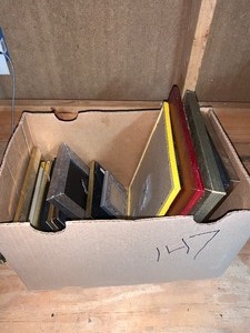lot 147 image: Box with assorted picture frames   see pics