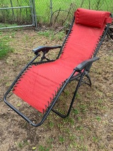 lot 157 image: Outdoor lounge chair    see pics