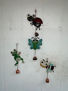 lot 165 image: assorted metal wall decor as shown