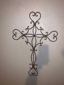 lot 168 image: Large metal cross as shown