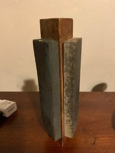 lot 171 image: knife sharpening 3-way stone whit rock