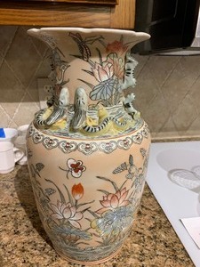 lot 5 image: Antique Chinoiserie Flying Fish Chinese Vase