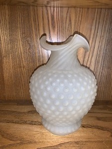 lot 16 image: Indiana glass tiara hobnail satin glass