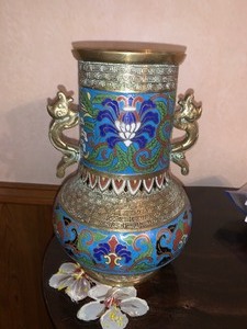 lot 8 image: Mid Century Japanese Cloisonn Vase