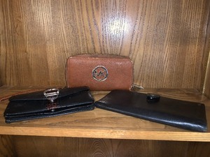 lot 22 image: Ladies wallets - one Michael Kors- 3 total