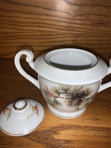 lot 62 image: Vintage Gem China sugar bowl with lid Made in Japan