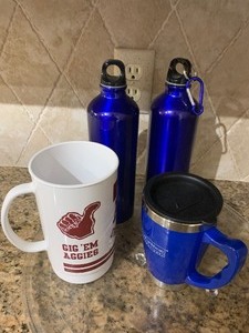 lot 76 image: Misc. 2 water bottles, 1 cup, and 1 coffee cup