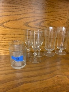 lot 81 image: Misc. glassware 7 pieces in total