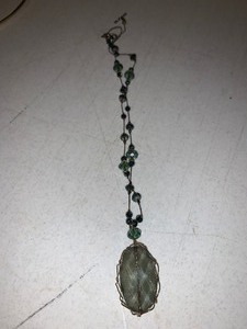 lot 96 image: Vintage gold tone jewel necklace (magnet does not stick no visible markings could be gold)