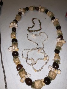 lot 103 image: Kui Lauhala shell Lei  - vintage Puka shell necklace