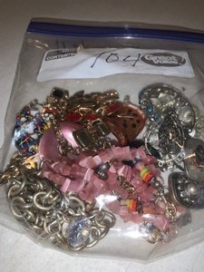 lot 104 image: Baggie of assorted costume jewelry