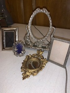 lot 113 image: 5 small tabletop picture frames - largest is elephant themed nice quality (may be silver)