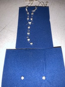 lot 114 image: Avon jewelry set - necklace and stud earrings see pics - nice set