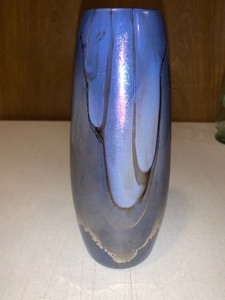 lot 123 image: A signed iridescent drift art glass vase - possibly a Drew Smith