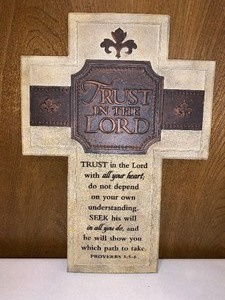 lot 125 image: Wall hanging cross - Trust in the Lord - very, very nice