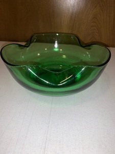 lot 144 image: Vintage anchor hocking bowl as shown