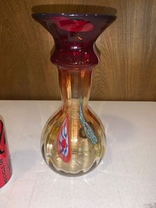 lot 45 image: Vintage Amberina art glass vase