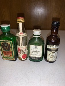lot 139 image: 4 vintage miniature collectible alcohol bottles
