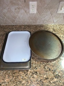 lot 74 image: Misc. baking pans - 2 round pizza pans - 2 rectangle cooking sheets- 1 porcelain covered