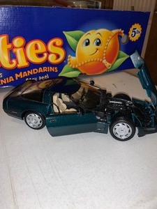 lot 166 image: Heavy duty Maisto Corvette