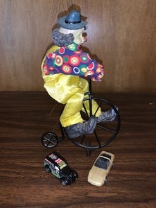 lot 177 image: Pose able ceramic Clown on big wheel bicycle and 2 Hot Wheel cars