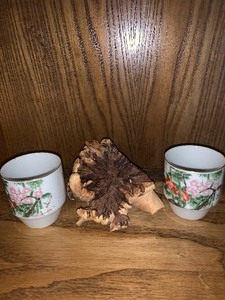 lot 178 image: Asian themed lot - 2 cups and 1 wooden piece