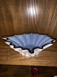lot 182 image: Mid-Century frill bowl