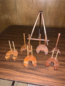 lot 184 image: 1 small easel and 6 wooden stands in plastic container with lid