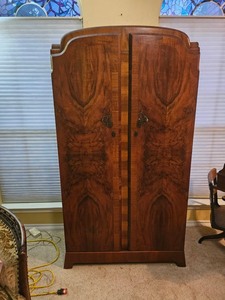 lot 202 image: 1920s-1930s Art deco Flame Burl Walnut wood Gentlemans wardrobe
