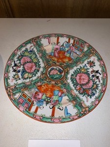 lot 241 image: Antique Chinese export Rose Famille Medalion plate