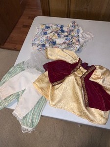 lot 255 image: Assorted vintage dollbaby clothes - see pics