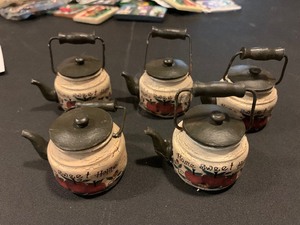 lot 266 image: 5 miniature Home Sweet Home tea kettles in baggie