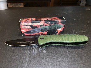 lot 269 image: Huntsman military spring assisted knife with belt clip - NIB