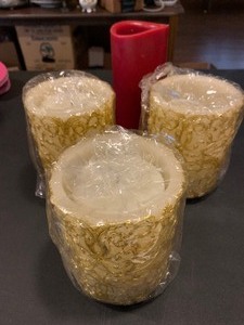 lot 272 image: 3 Scent Savey battery operated candles white with gold and 1 red battery operated candle - see pics